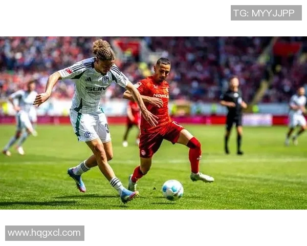 沙尔克04逆袭险胜，登顶德甲榜首！